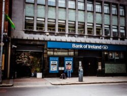 Perbedaan Bank dan Lembaga keuangan lainnya