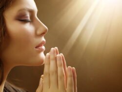 Rahasia Doa Yang Dijawab Tuhan dan 10 Hukum Kemakmuran